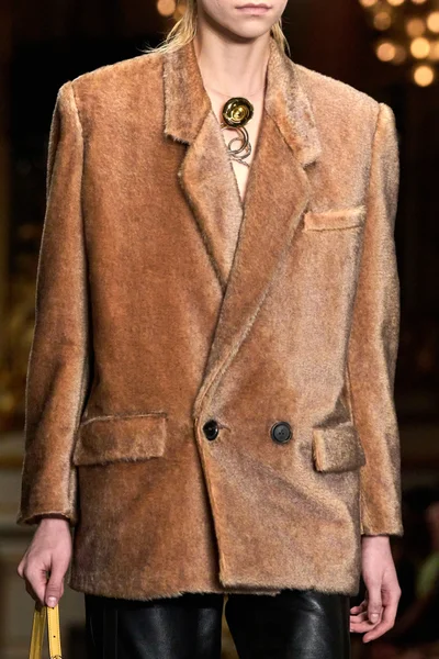 Look 34